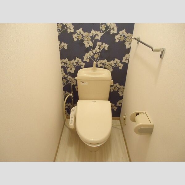 トイレ (トイレ)