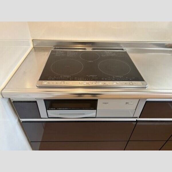 キッチン (2口IHヒーター+ラジエントヒーター)