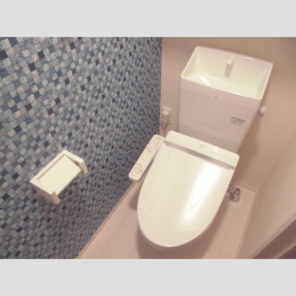 トイレ (トイレ)