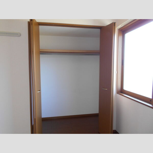 収納 (205　北洋室収納)