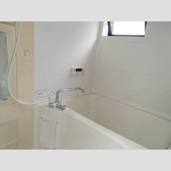 バス (B101 バスルーム(小窓付))