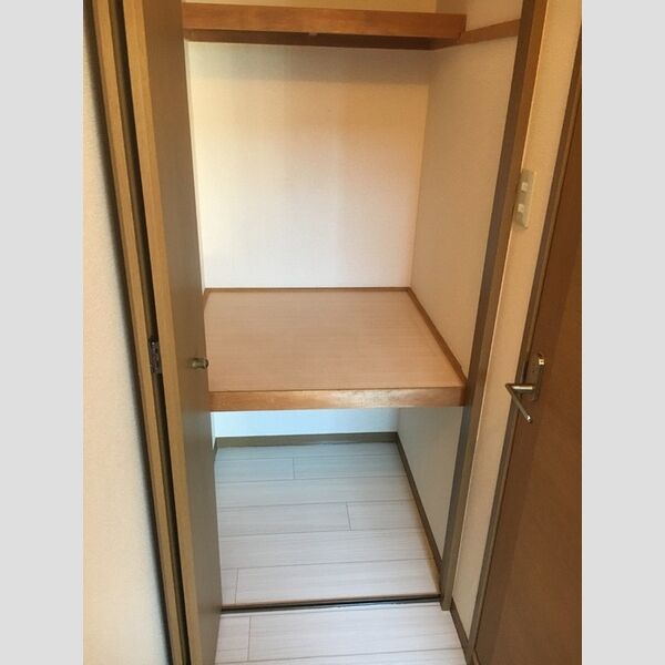 居室・リビング (収納(廊下))