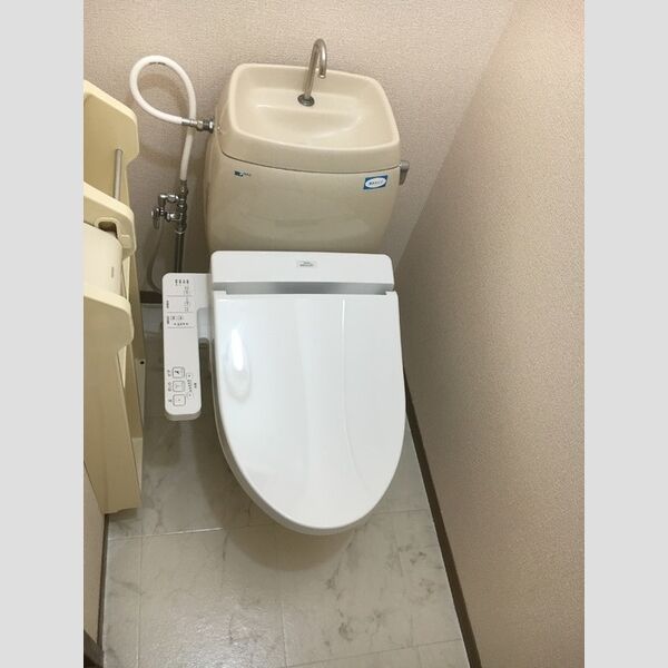 トイレ (温水洗浄暖房便座)