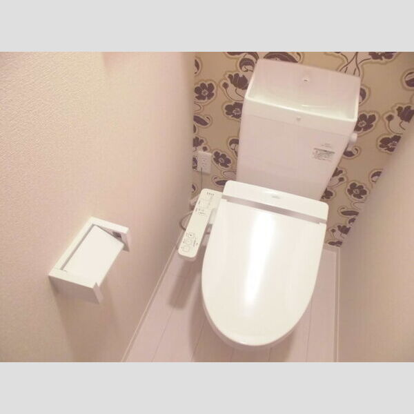 トイレ (トイレ)