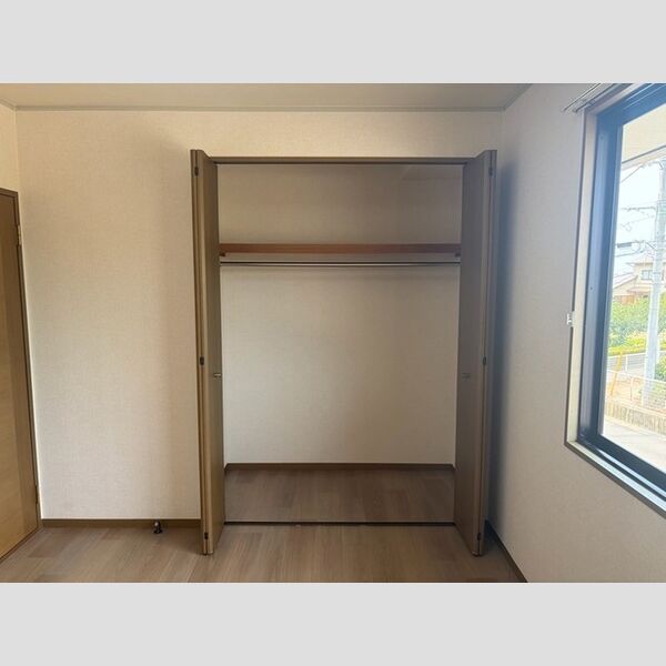 収納 (北洋室クローゼット)