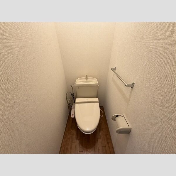 トイレ (トイレ)