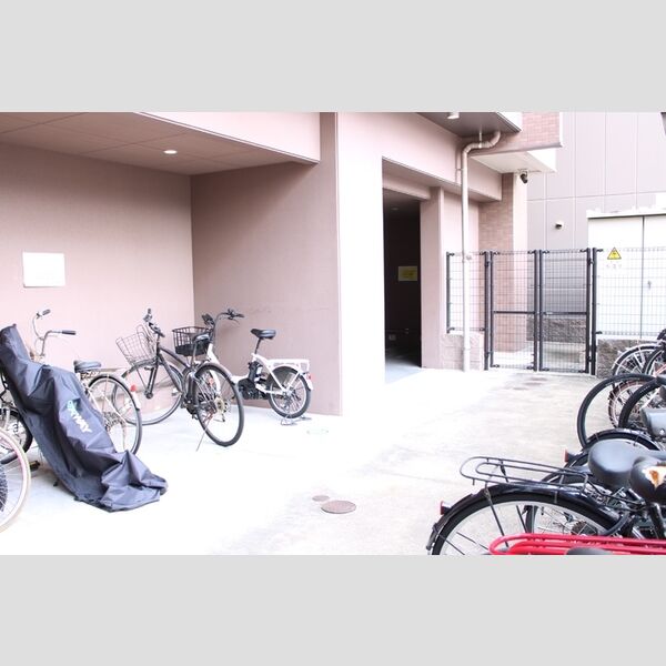 現地周辺 (駐輪場)