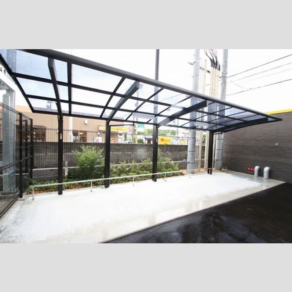 現地周辺 (駐輪場)