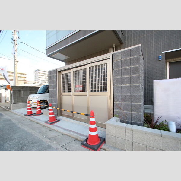 現地周辺 (ゴミ置場)