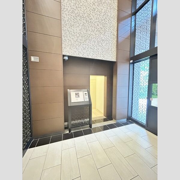 エントランス (エントランス)