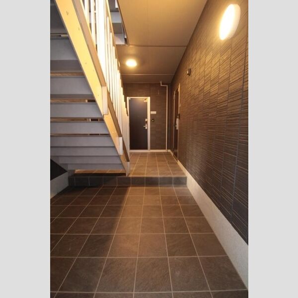 エントランス (エントラスト)