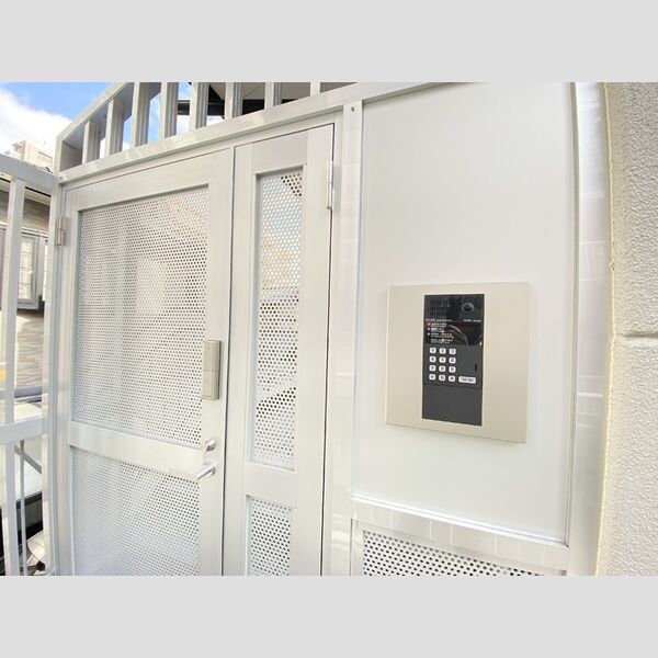 エントランス (カメラ・オートロック付)