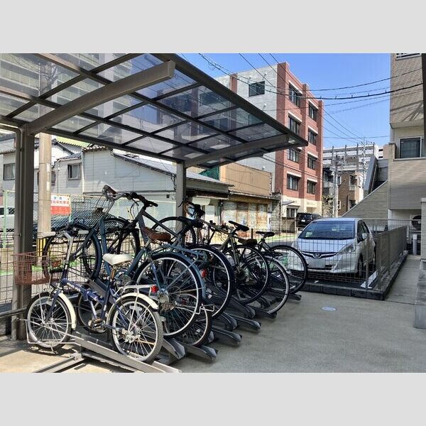 現地周辺 (駐輪場)