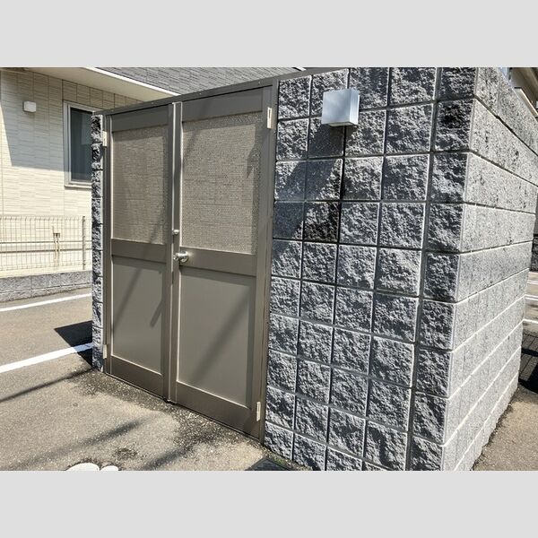 現地周辺 (ゴミ置場)