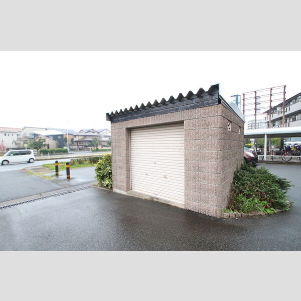 現地周辺 (ゴミ置場)