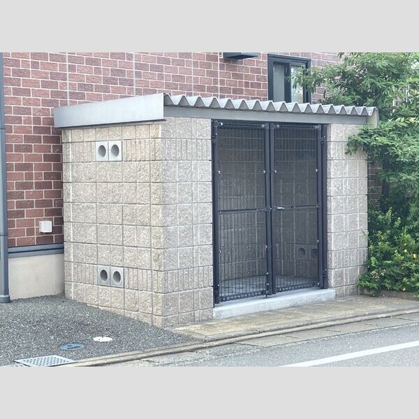 現地周辺 (ゴミ置き場)