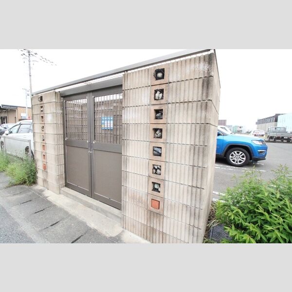 現地周辺 (ゴミ置き場)