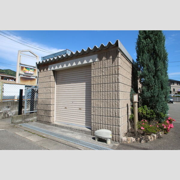 現地周辺 (ゴミ置場)