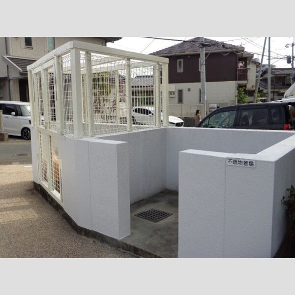 現地周辺 (ゴミ置き場)
