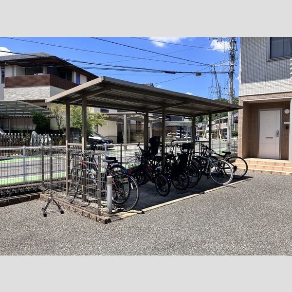 現地周辺 (駐輪場)