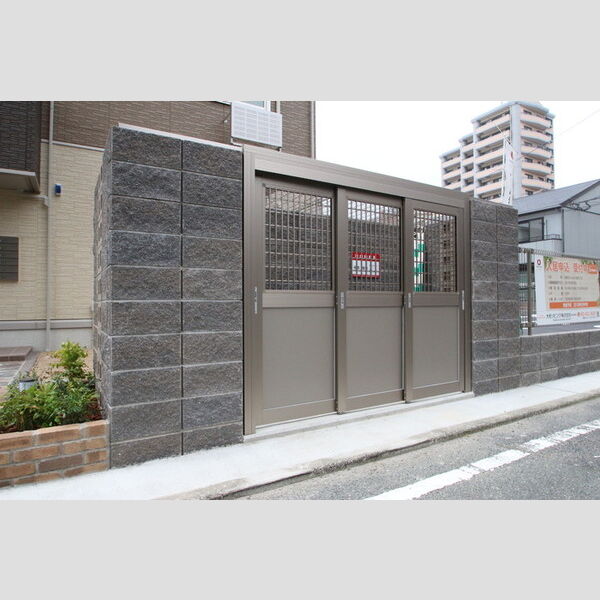 現地周辺 (ゴミ置場)