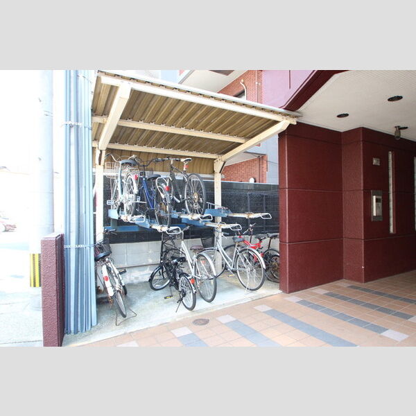 現地周辺 (駐輪場)