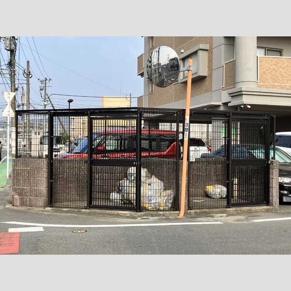現地周辺 (ゴミ置き場)