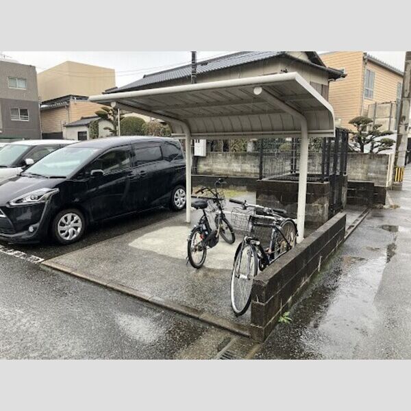 現地周辺 (駐輪場)
