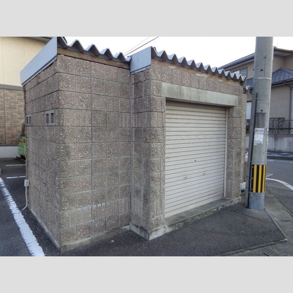 現地周辺 (ゴミ置き場)