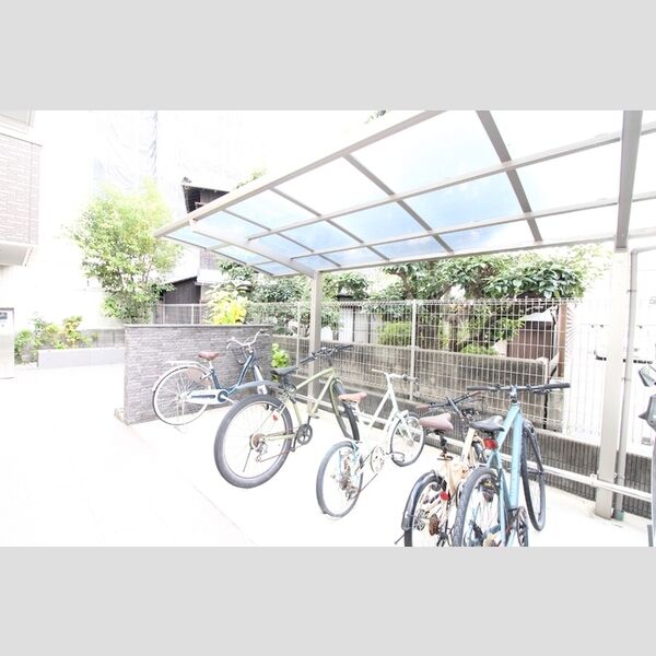 現地周辺 (駐輪場)