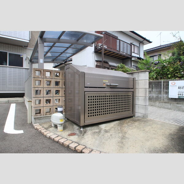 現地周辺 (ゴミ置場)