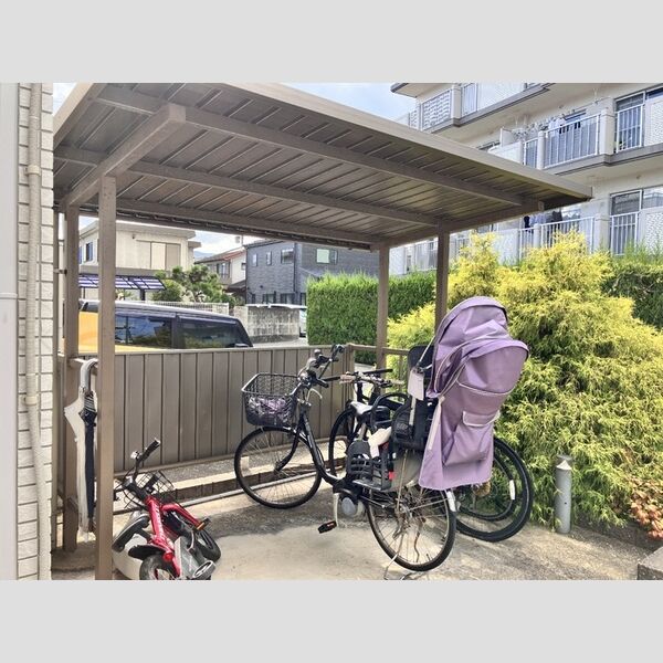 現地周辺 (駐輪場)