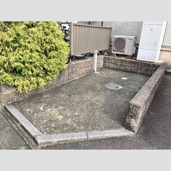 現地周辺 (ゴミ置き場)