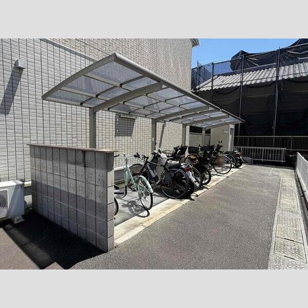 現地周辺 (駐輪場)