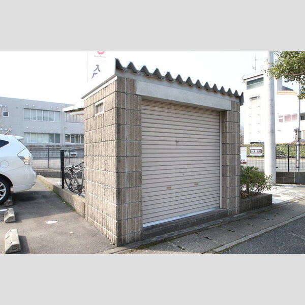 現地周辺 (ゴミ置場)