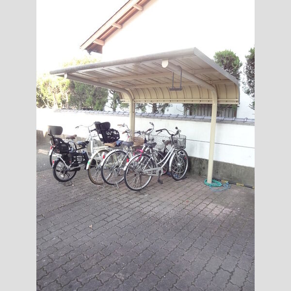 現地周辺 (駐輪場)