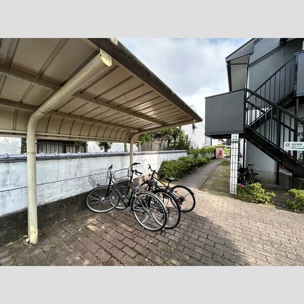 現地周辺 (駐輪場)