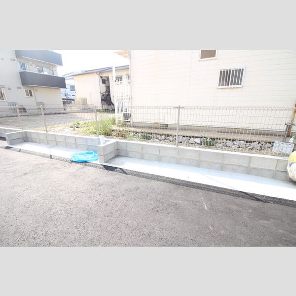 現地周辺 (ゴミ置き場)
