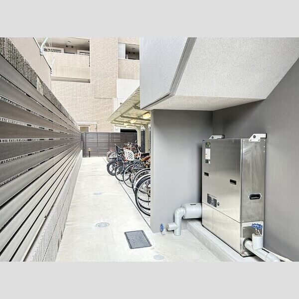 現地周辺 (駐輪場)