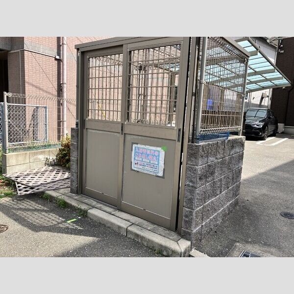 現地周辺 (ゴミ置き場)