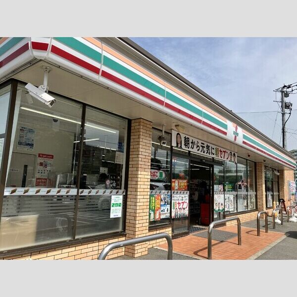 現地周辺 (セブンイレブン福岡高校前店(452m))
