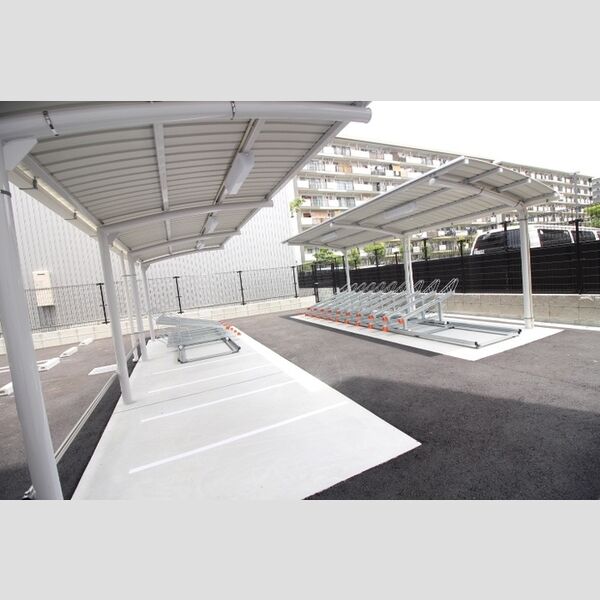 現地周辺 (駐輪場・バイク置場)