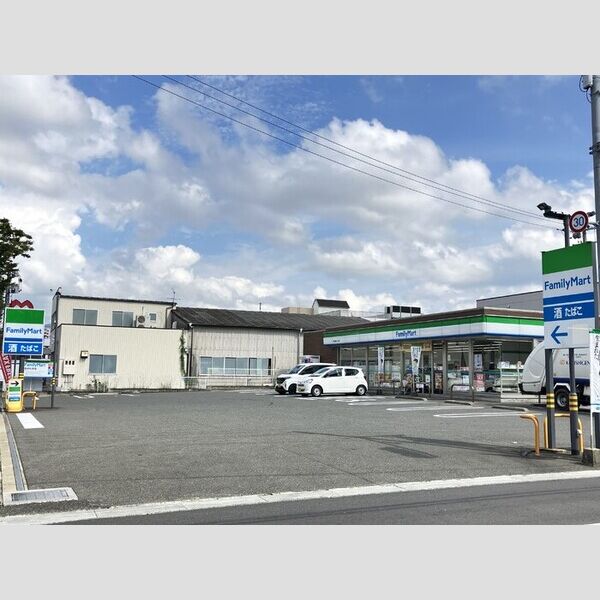 現地周辺 (ファミリーマート博多諸岡三丁目店(175m))