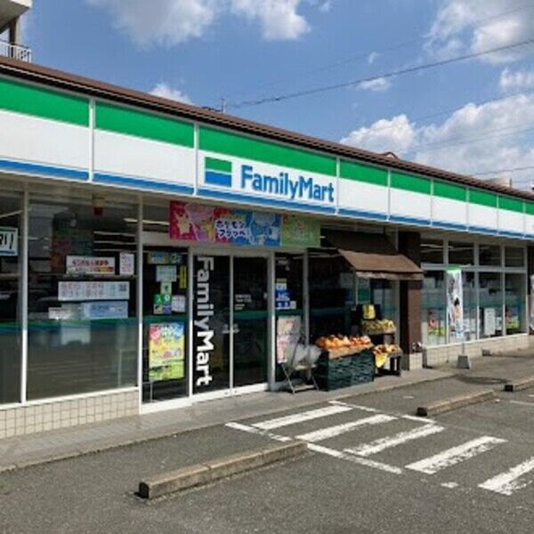 現地周辺 (ファミリーマート下大利一丁目店(235m))