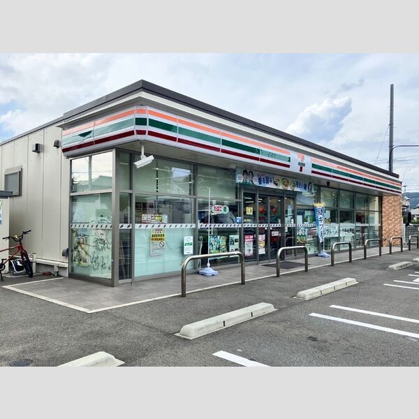 現地周辺 (セブンイレブン博多東雲町3丁目店(99m))