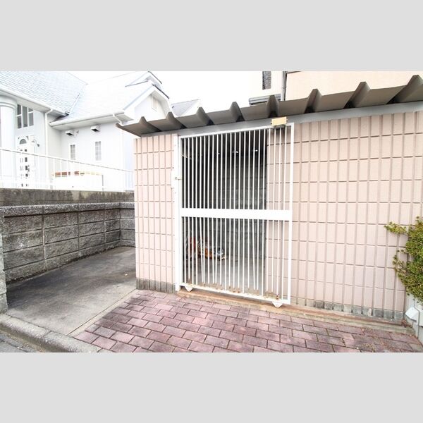 現地周辺 (ゴミ置き場)