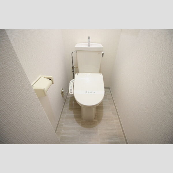トイレ (トイレ)