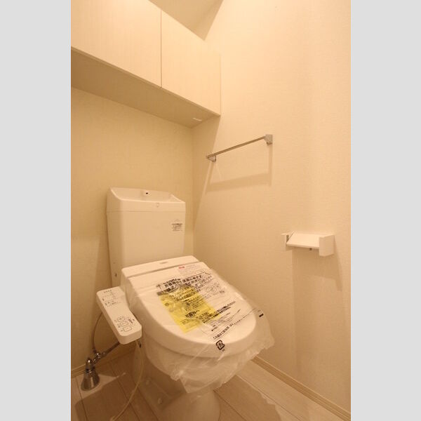 トイレ (102　温水洗浄暖房便座)