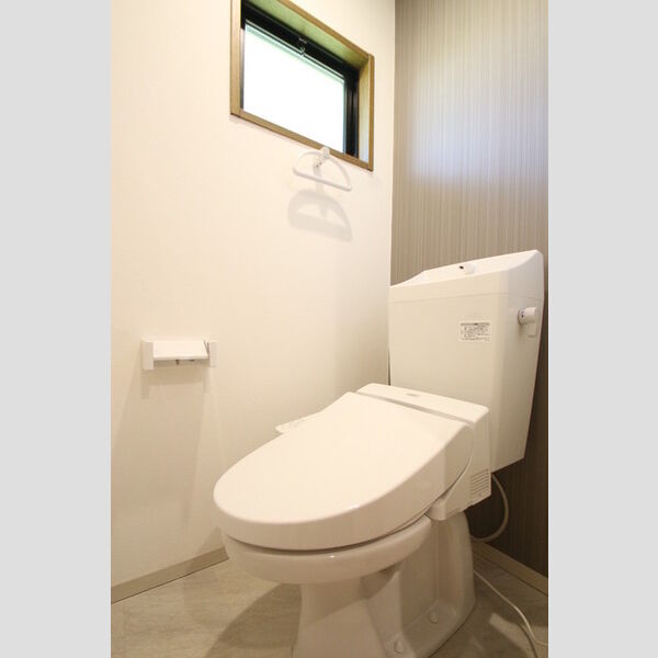 トイレ (C208　温水洗浄暖房便座)