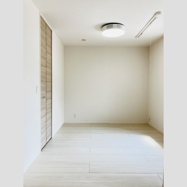 その他 (洋室5.3帖(南側))